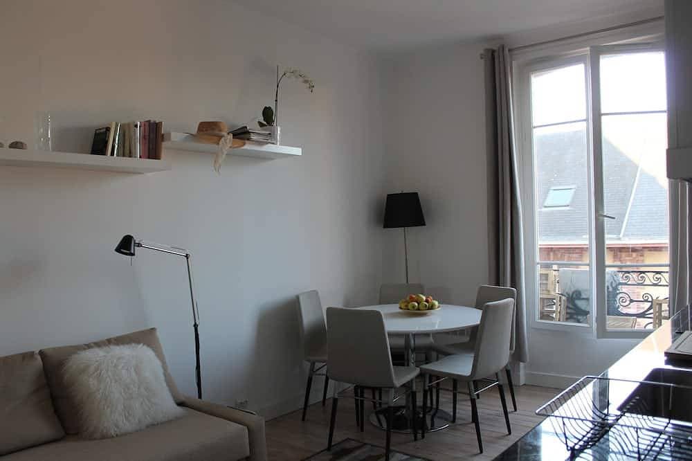 Charmante Zwei-Zimmer-Wohnung, 50 m vom Meer entfernt 1