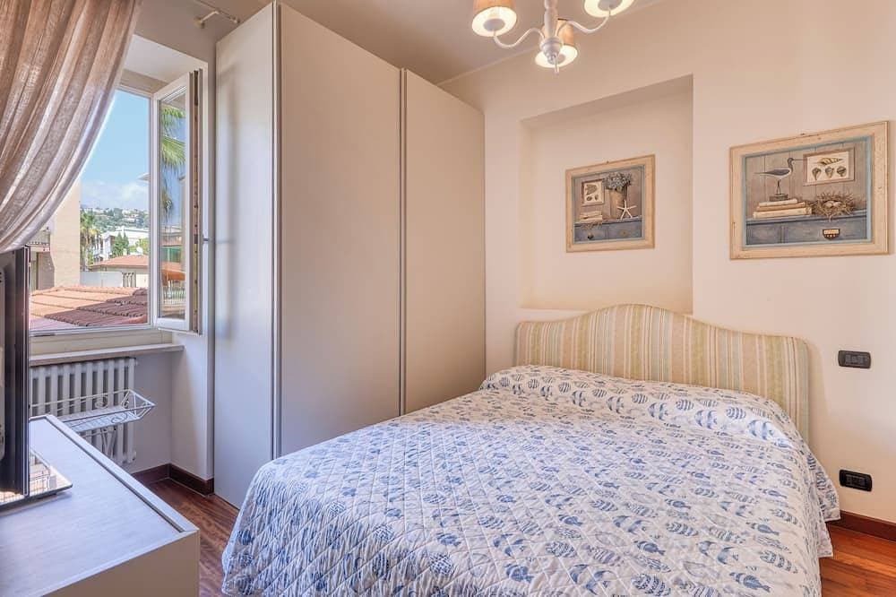 Foto 5 von 26: Palm House apartment in elegant, central setting, a few steps from the sea.