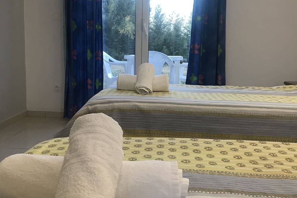 Foto 6 von 29: Studio in Banos Apartments with shared Swimming Pool