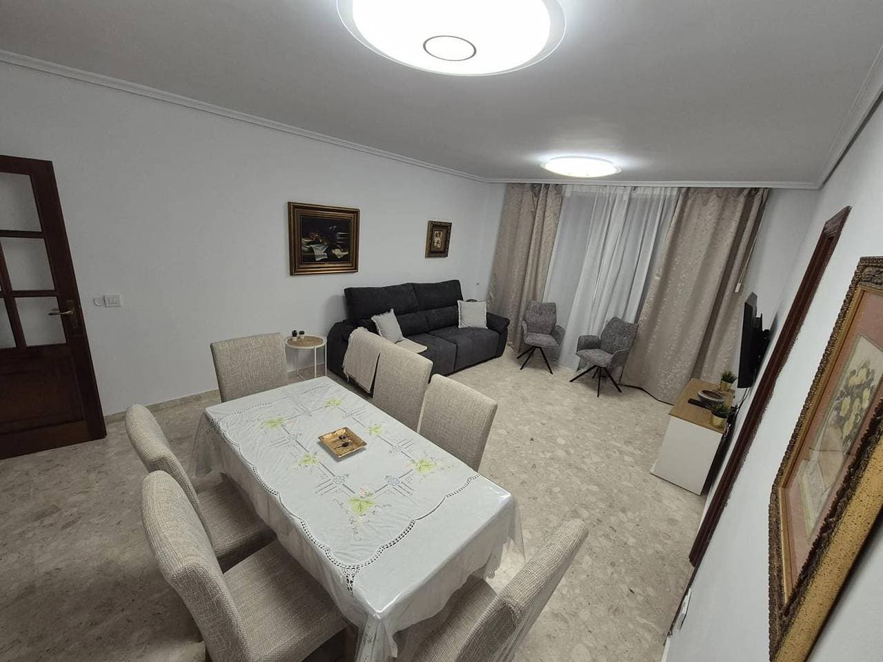 Foto 6 von 48: Ferienwohnung für 8 Personen mit Terrasse