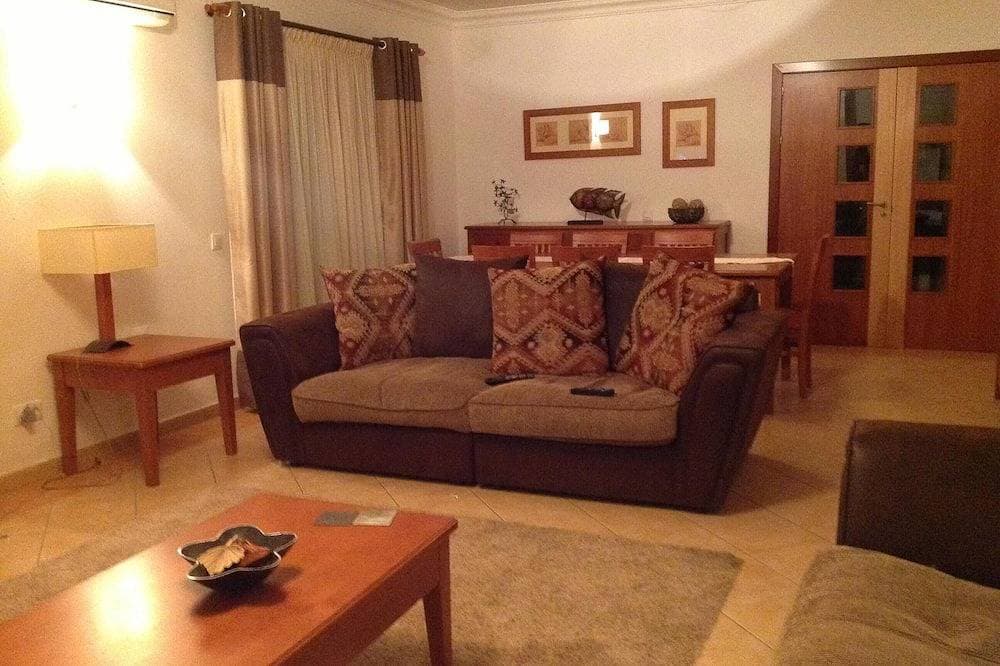 Foto 10 von 29: Luxuriöse Villa, privater beheizter Pool, Klimaanlage, WLAN, sichere geschlossene Gärten