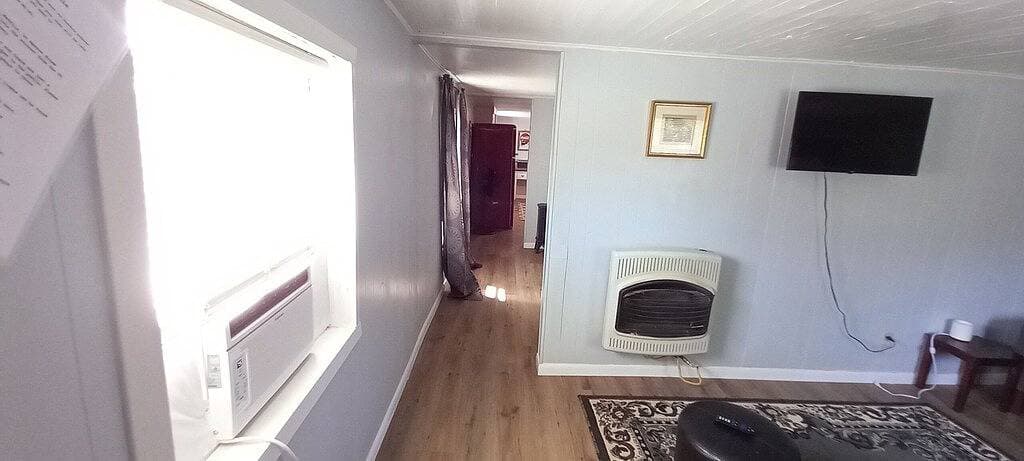Foto 7 von 12: Spend the night in this blast-from-the past 1930's Shot Gun House
