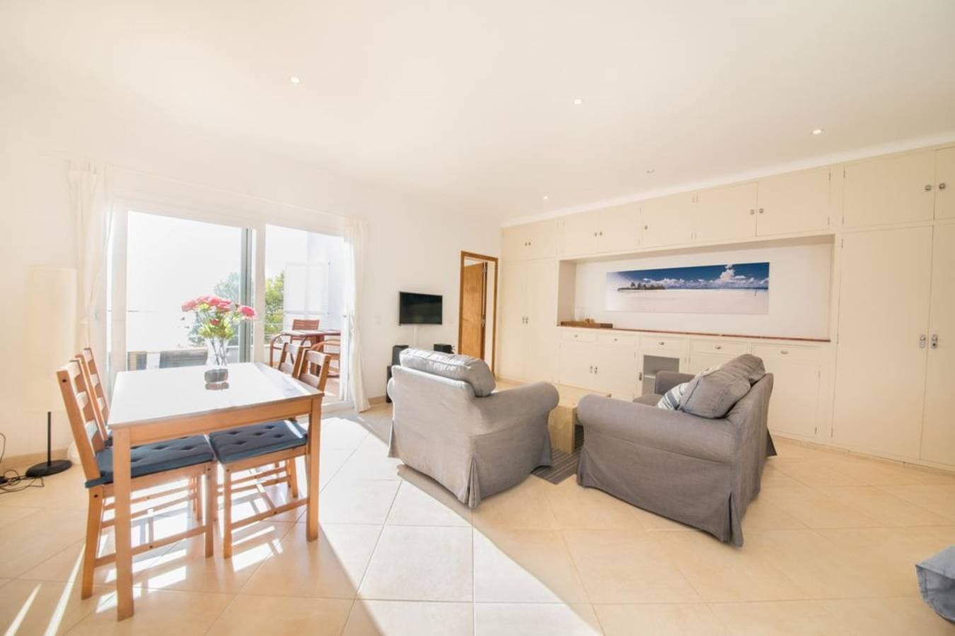 Foto 6 von 18: Ferienwohnung Ponent mit Meerblick, Bergblick, Balkon, Terrasse & Pool