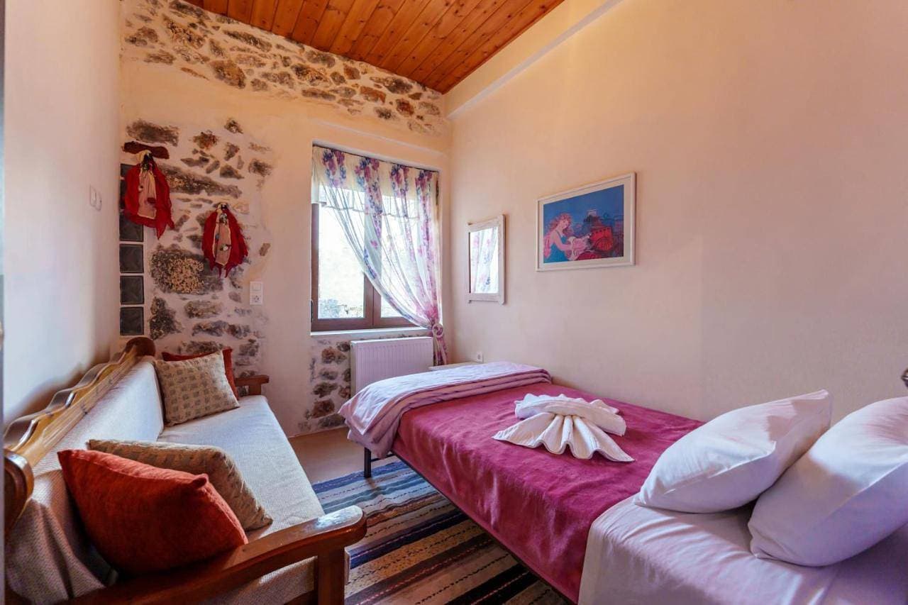 Foto 4 von 28: Three-Bedroom House