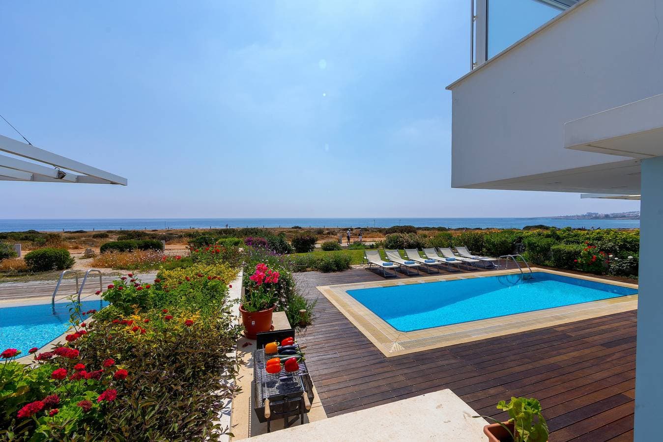 Foto 2 von 90: Protaras Seafront Villa Alia