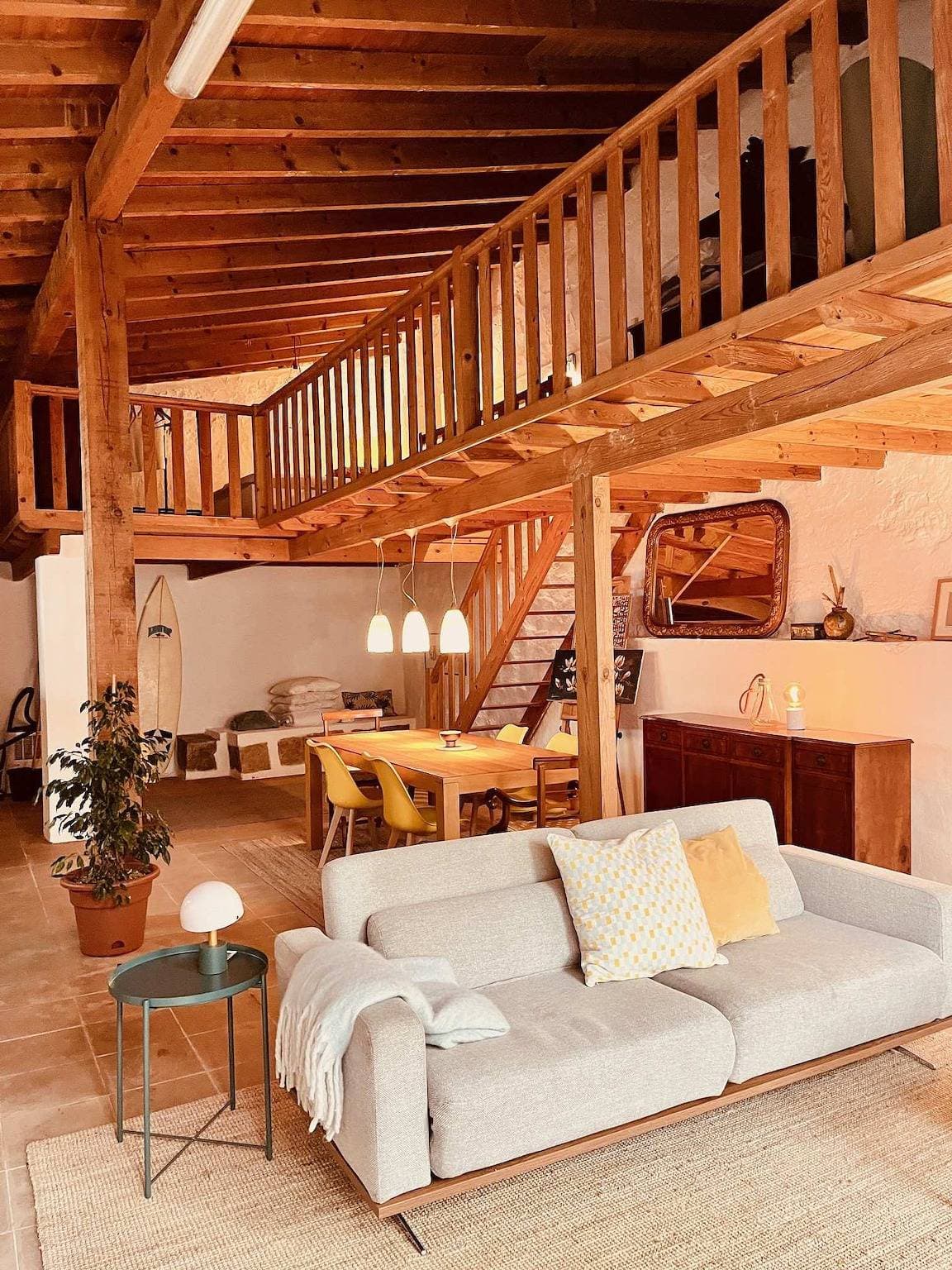 Foto 5 von 48: Charming Wine Cellar Loft with Terrace, Pizza Oven & Fireplace â 15 min to the Beach