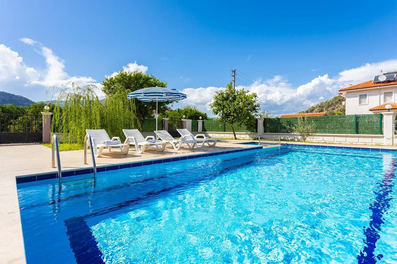 Foto 2 von 24: Villa für 8 Personen mit Garten