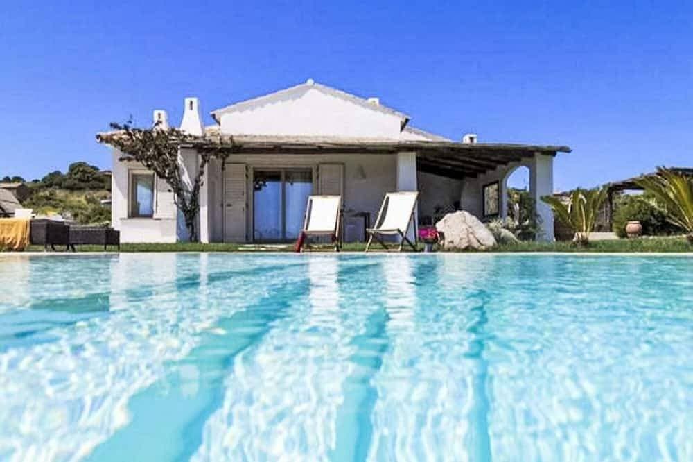 Schönes alleinstehendes Ferienhaus mit Klimaanlage,  W-Lan, privatem Pool, TV und Innenhof 1