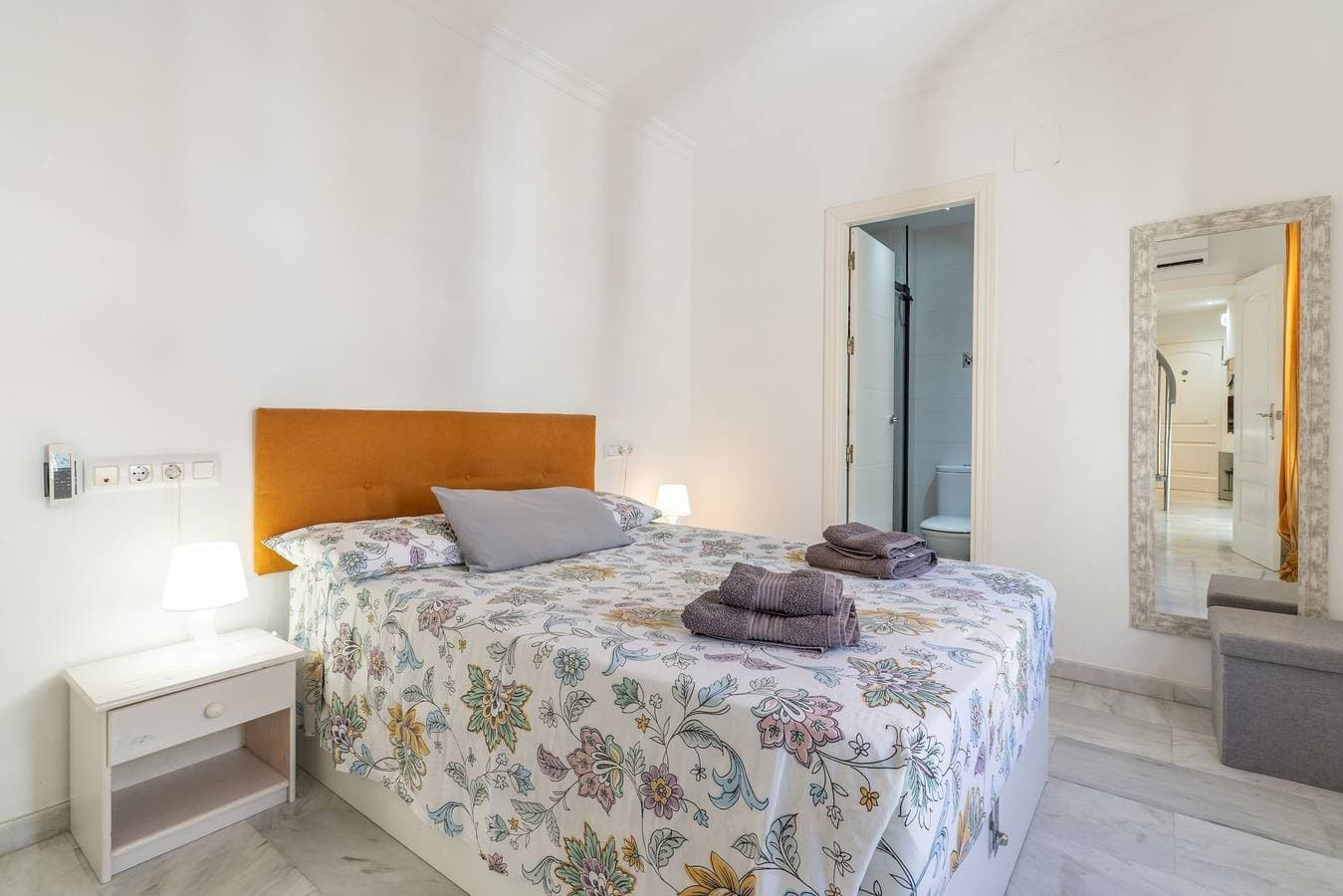 Foto 13 von 21: Apartment 'Ático Céntrico A 2min De La Playa' mit privater Terrasse, WLAN und Klimaanlage