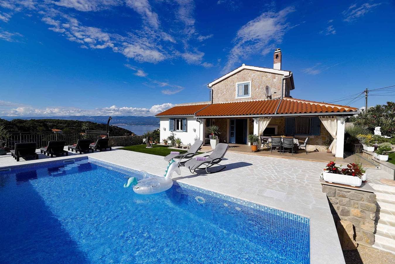 Ferienhaus mit Pool für 6 Personen 1