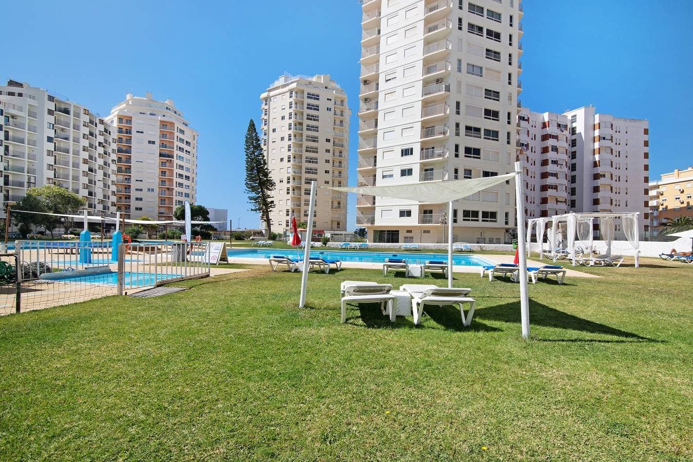 Foto 2 von 20: Apt. Estrela 606 direkt am Strand mit Meerblick, WLAN, Klimaanlage und Pool