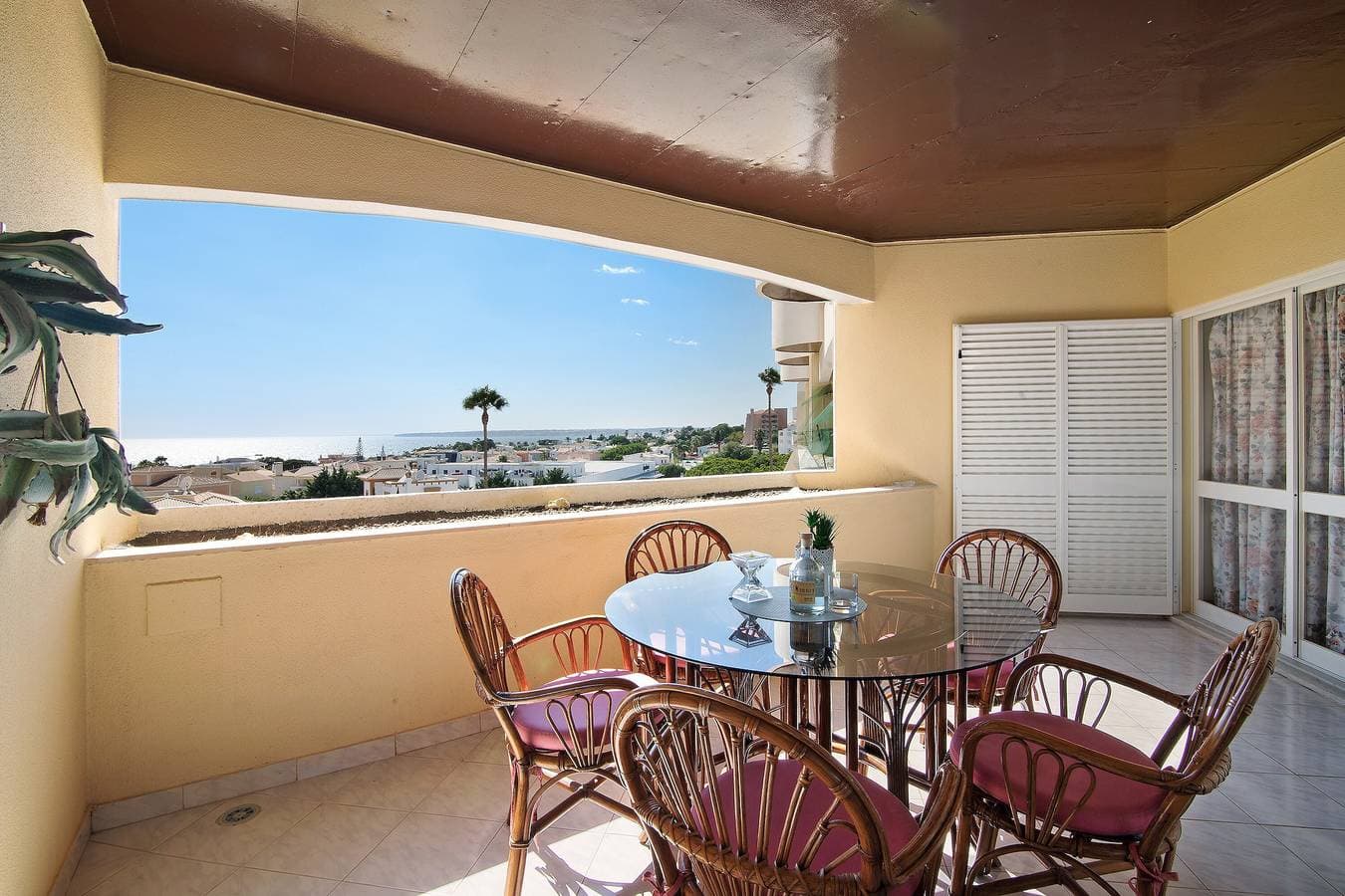 Foto 2 von 23: Ferienwohnung "Palmeira Galé" mit Meerblick, WLAN, Balkon & Gemeinschaftspool