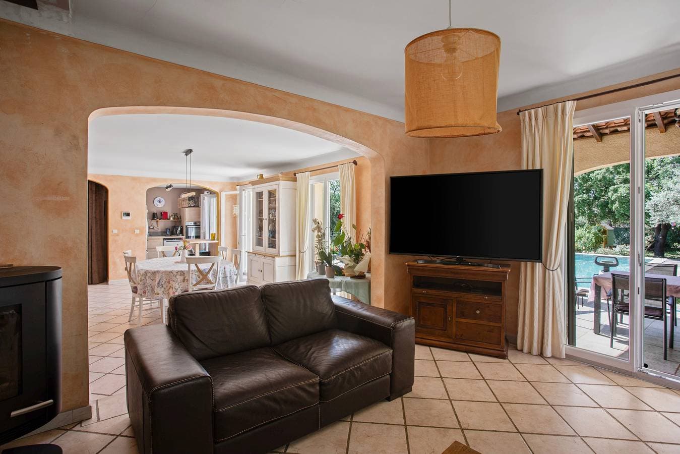 Foto 4 von 21: Gästezimmer „Villa Same“ mit privatem Pool, WLAN und Klimaanlage