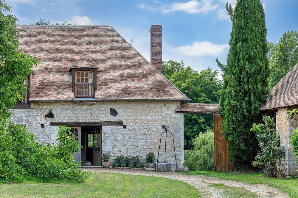 Historic property with swimming pool and park, between Paris and Rouen, near Giverny 1