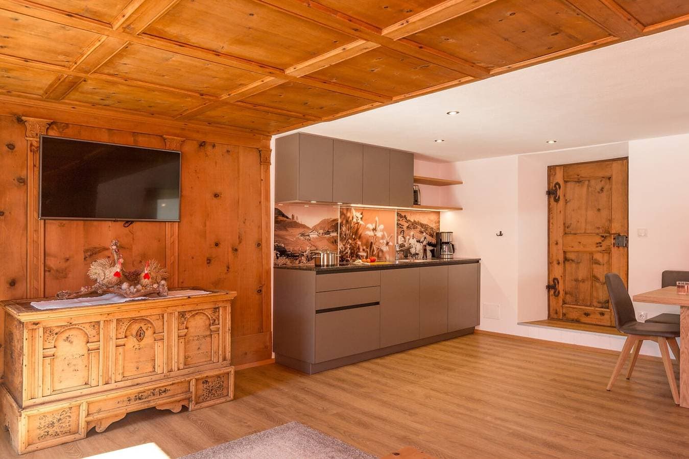 Foto 8 von 13: Ferienwohnung 'Ausserharmerhof Anno 1556' mit Bergblick, Gemeinschaftsgarten und WLAN