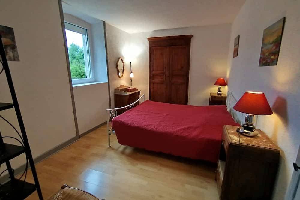 Foto 4 von 20: Large apartment 5 minutes' walk from Joyeuse, its shops and famous market.