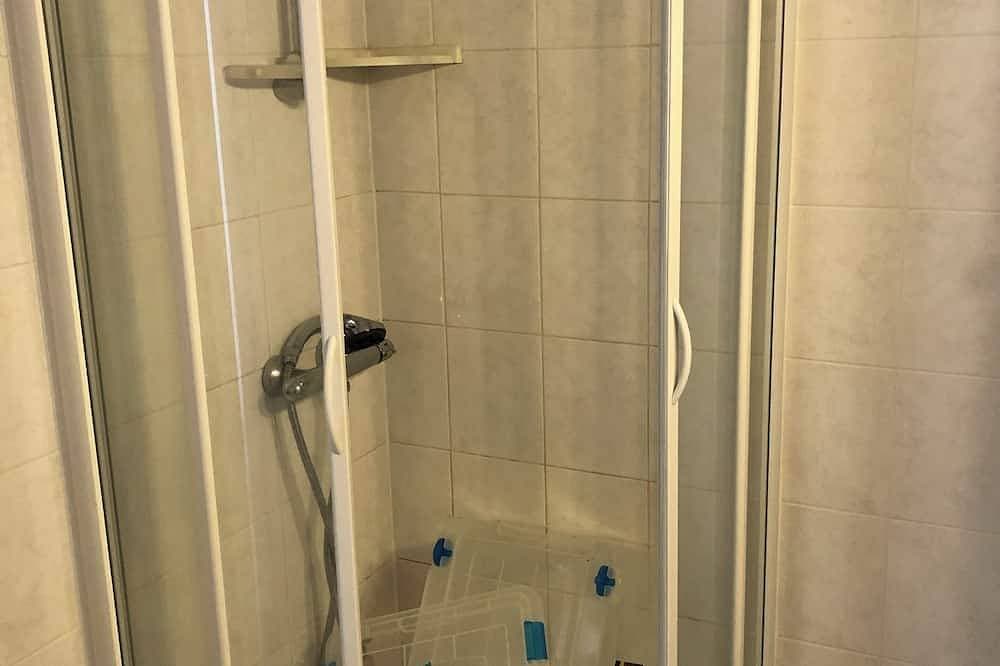 Foto 3 von 13: T2 43m2 very bright, close to shops, private parking, janitor