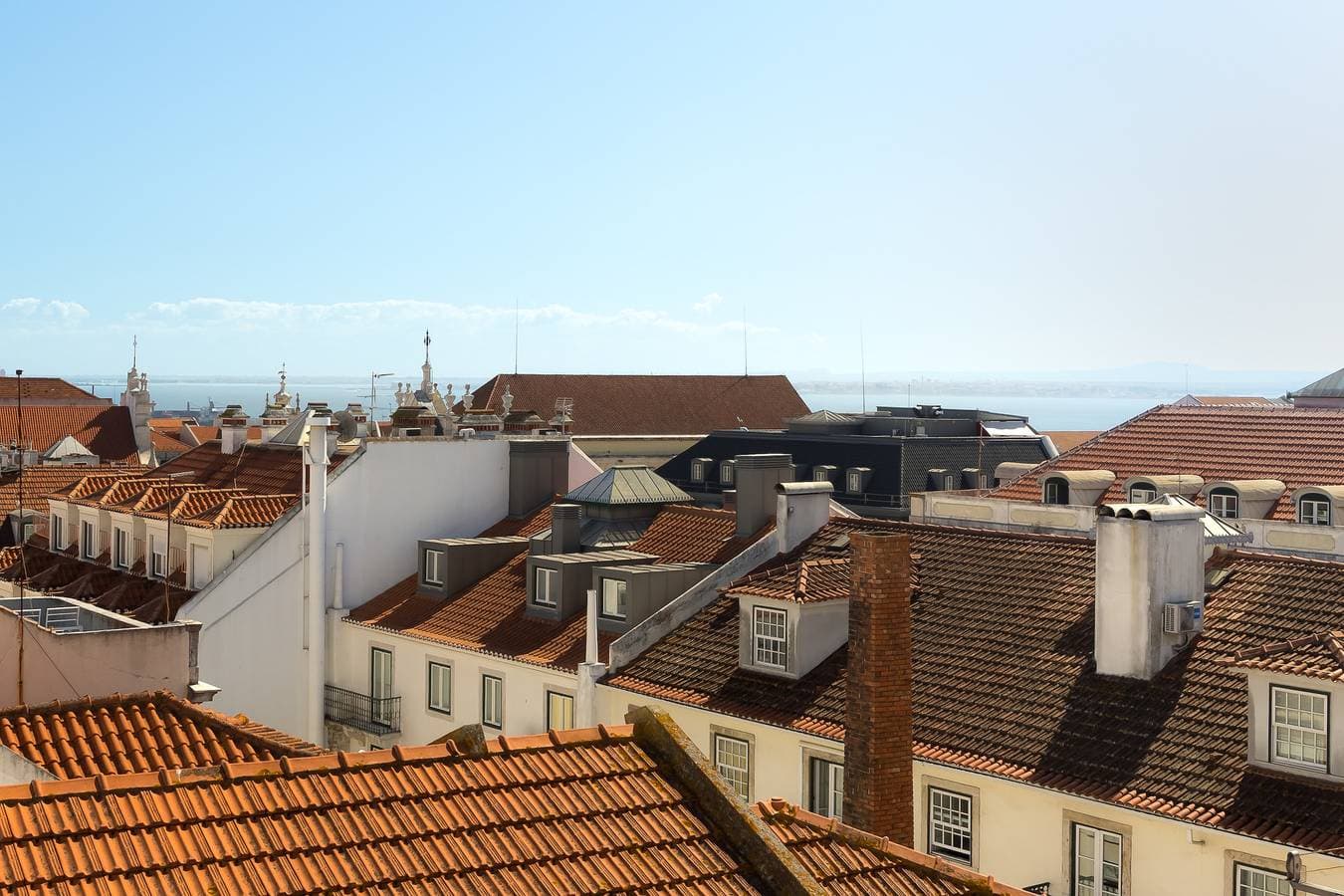 Foto 8 von 29: Bairro Alto Rooftop With Balcony And View