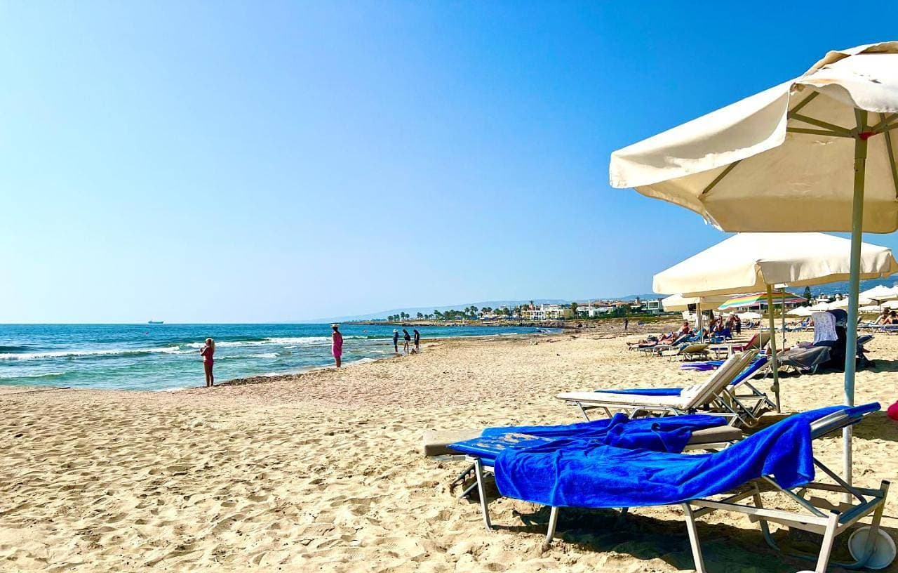 Foto 4 von 28: Seaside Escape - Charming Sunlit 2Br Flat
