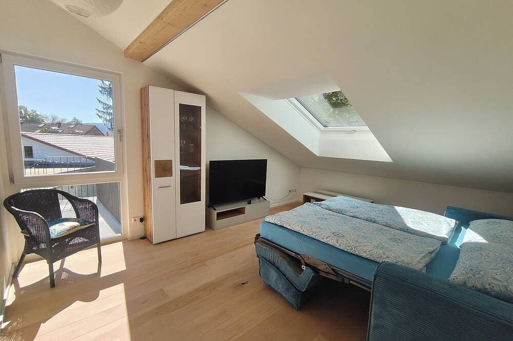 Foto 3 von 21: Gemütliche 3 Zimmer Ferienwohnung mit eigener  Terasse, Berg- und Seeblick