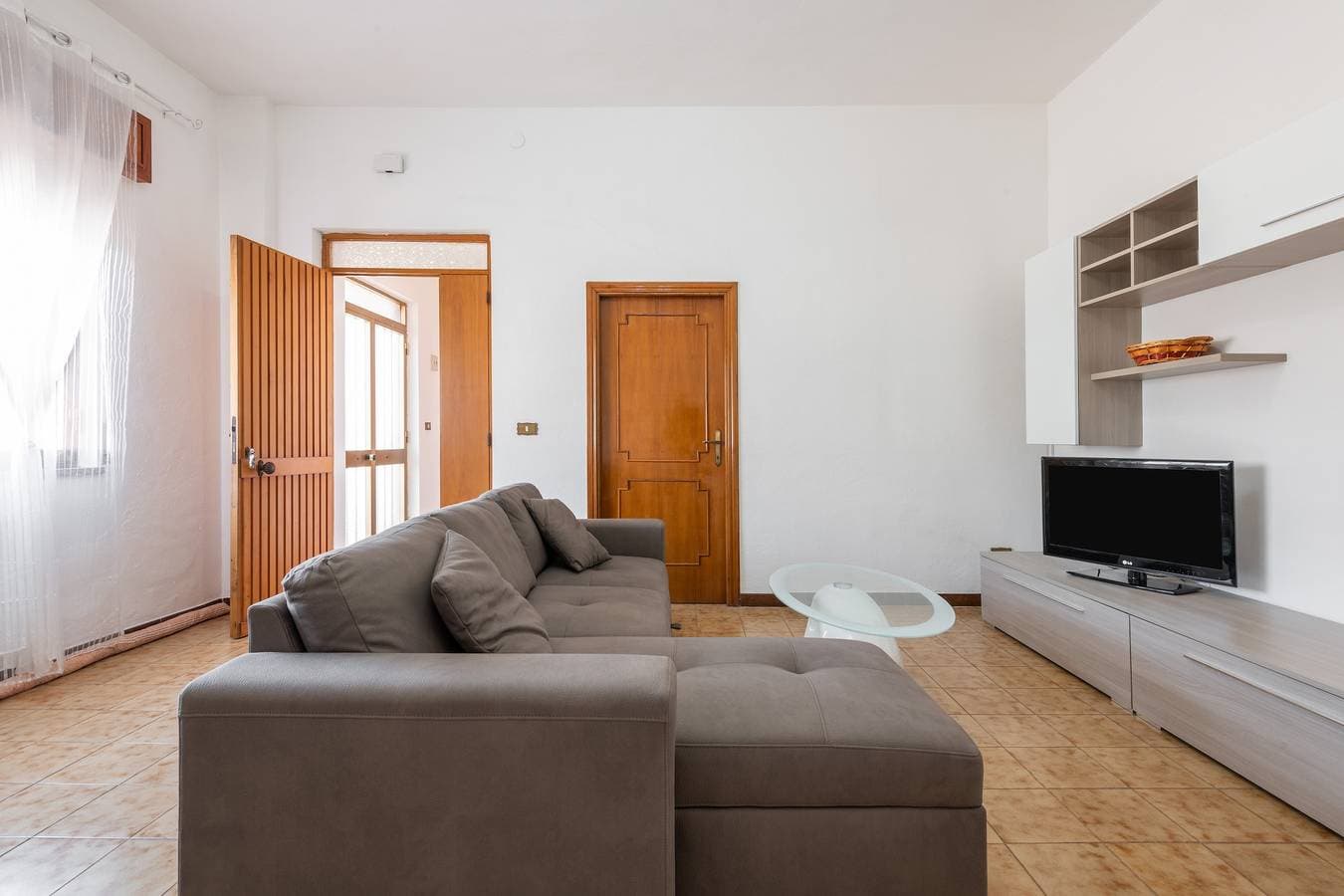 Foto 2 von 23: Ferienwohnung 'Casa Vacanze Teulada' nahe Altstadt mit Garten und WLAN