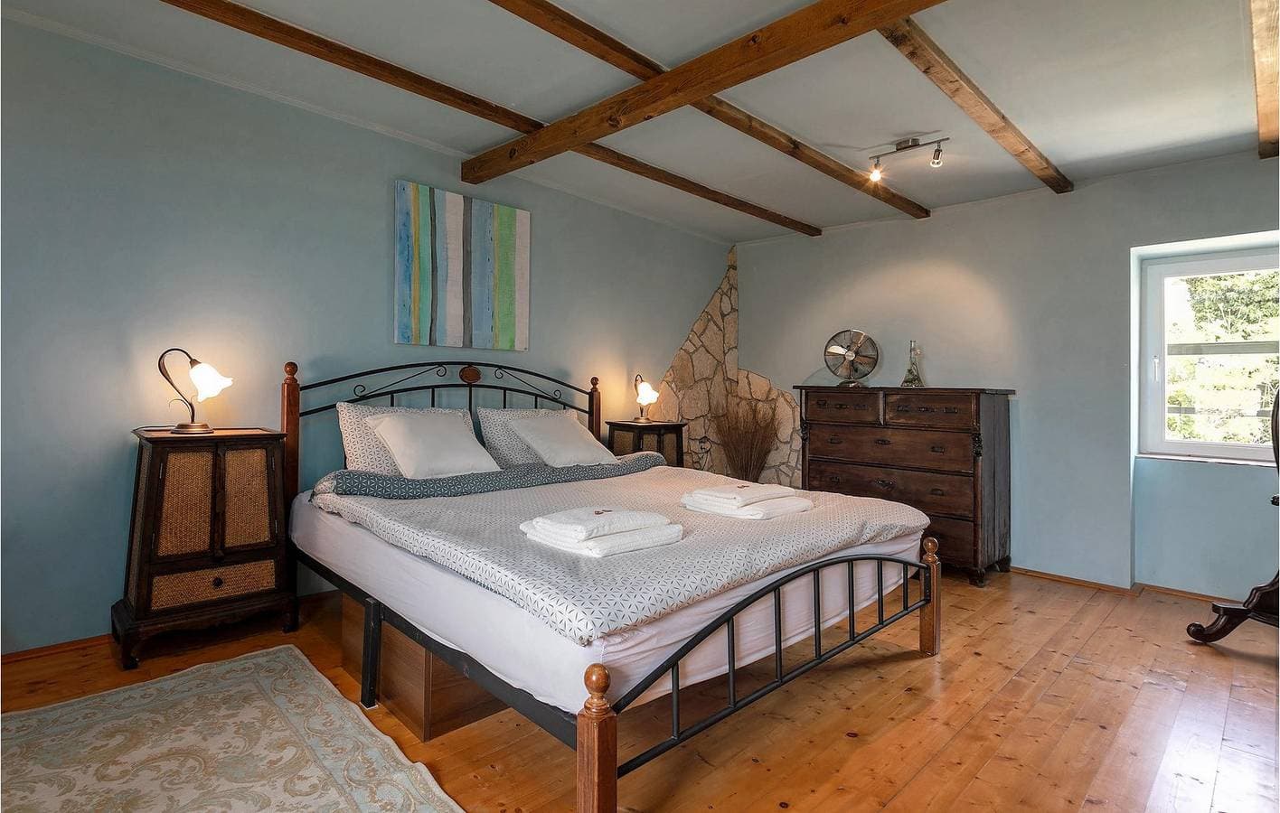 Foto 5 von 45: Modernes 2-Zimmer-Apartment mit Pool, WLAN und Parkplatz in der Nähe von Heraki