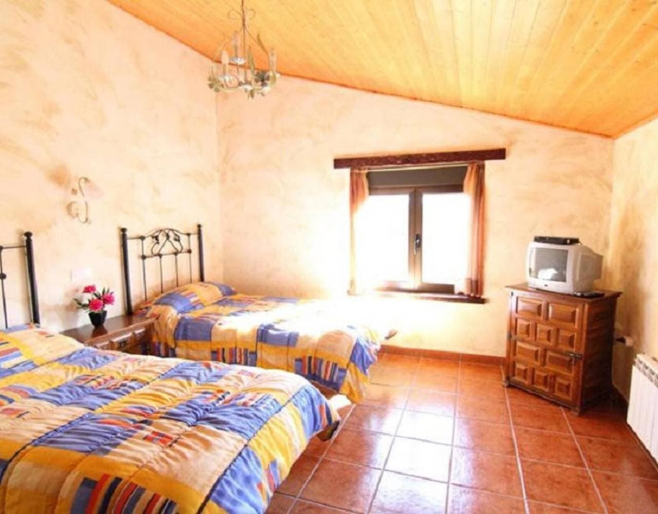 Foto 7 von 20: Landhaus 'Casa Rural El Manantial' nahe Ciudad Rodrigo mit privatem Pool und Bergblick