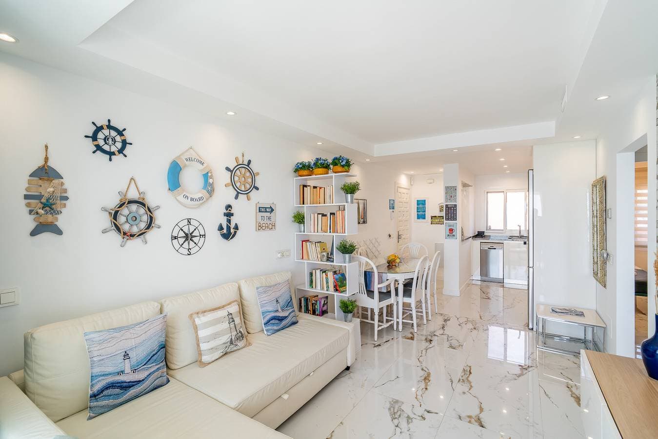 Foto 7 von 46: Cubo's El Faro Beach Apartment with Pool