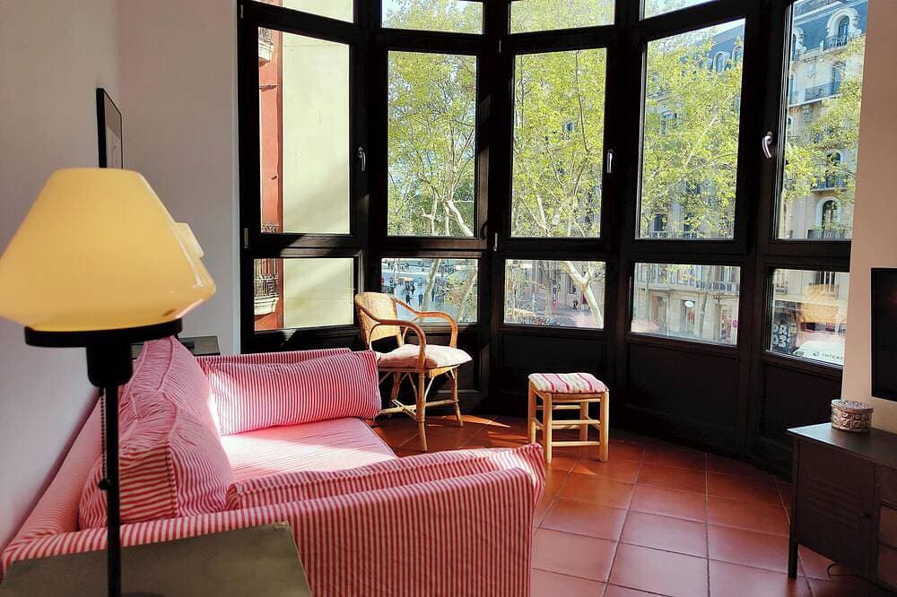 Foto 12 von 30: Bright 1-Bed Apartment on La Rambla, Barcelona. Rj