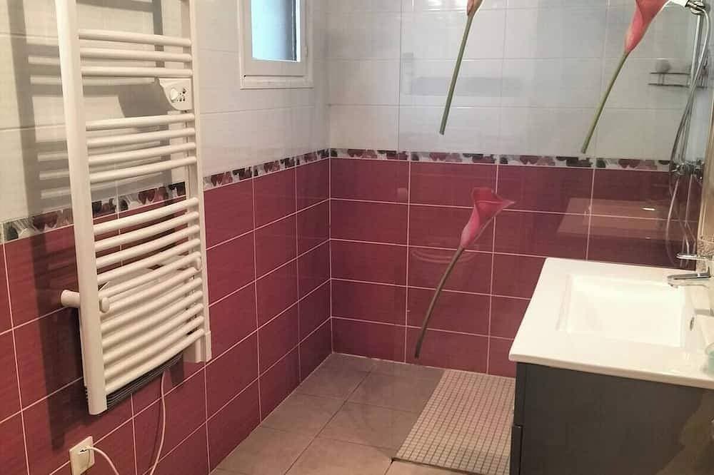 Foto 4 von 13: Appartement Pour les Amoureux de la Nature: Lac, Plan D'eau, Randos en Montagne