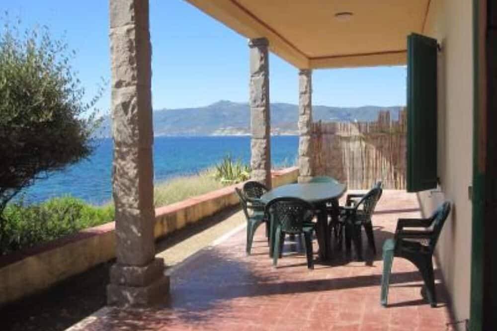 Foto 12 von 14: Freistehendes Ferienhaus mit Panoramablick über das Meer  und direktem Zugang zum Strand