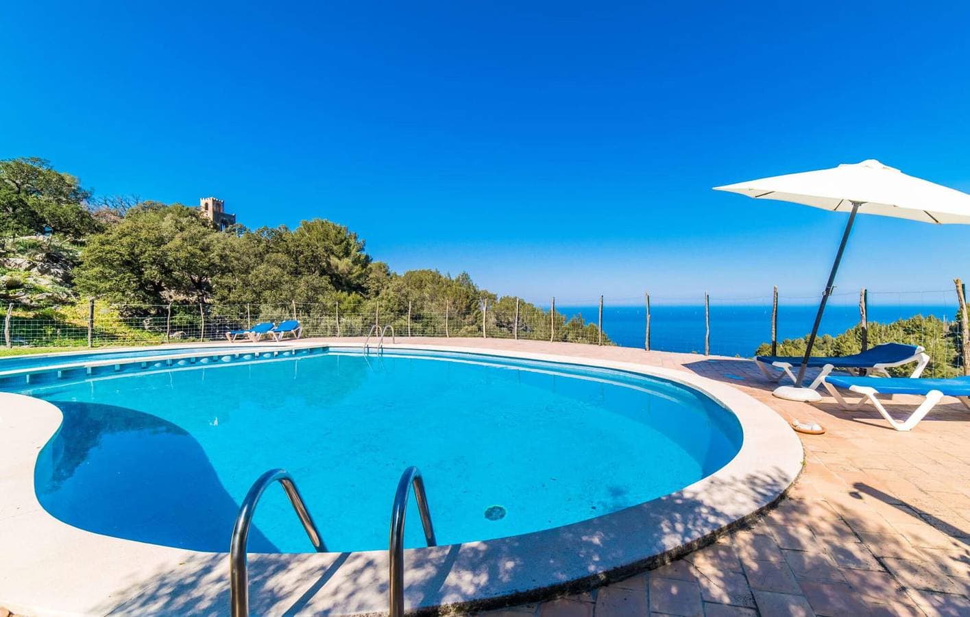 Foto 10 von 47: Apartment mit Meerblick, Pool und Terrasse, 1,5 km von Port de Valldemossa entfernt.