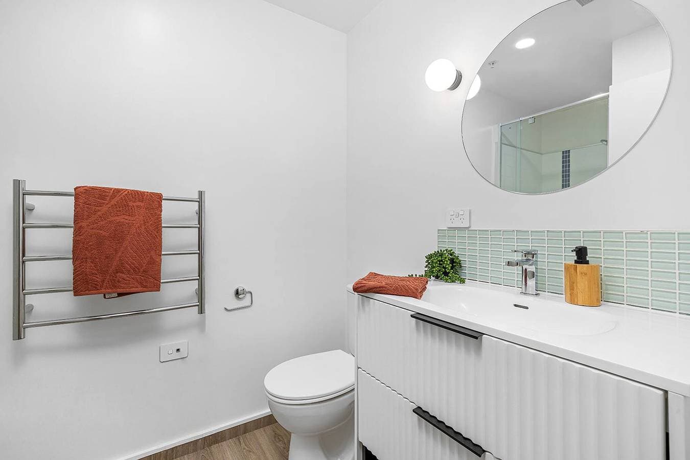 Foto 12 von 24: Ganze Wohnung in der Nähe von Einzelhandel, Grünfläche und Stadt