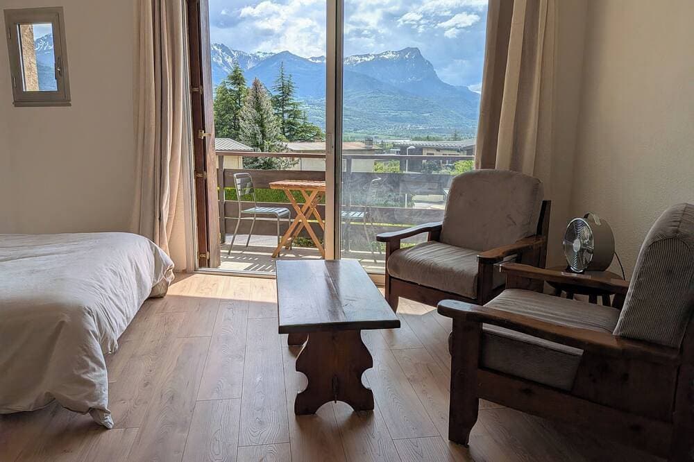 Foto 2 von 7: L'Embrun des Cimes - Mountain View - 7-minute walk from the lake