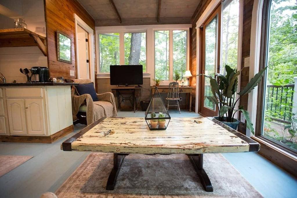 Foto 12 von 19: Tranquil Treehouse Cottage, King Bed, River View