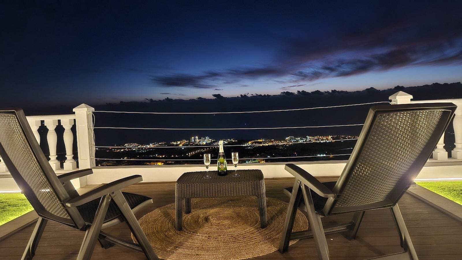 Foto 7 von 45: Ferienvilla 'Cool 4-bedroom with Sea Views' mit Meerblick, WLAN und Klimaanlage