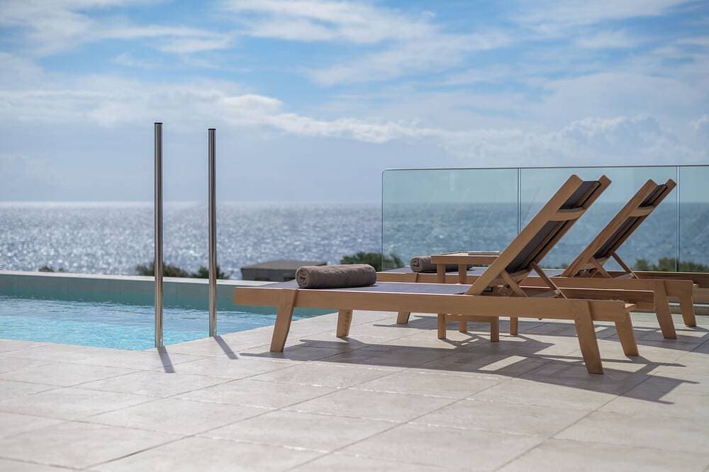 Windless SeaView Villa, with Pool & Hot Tub 1