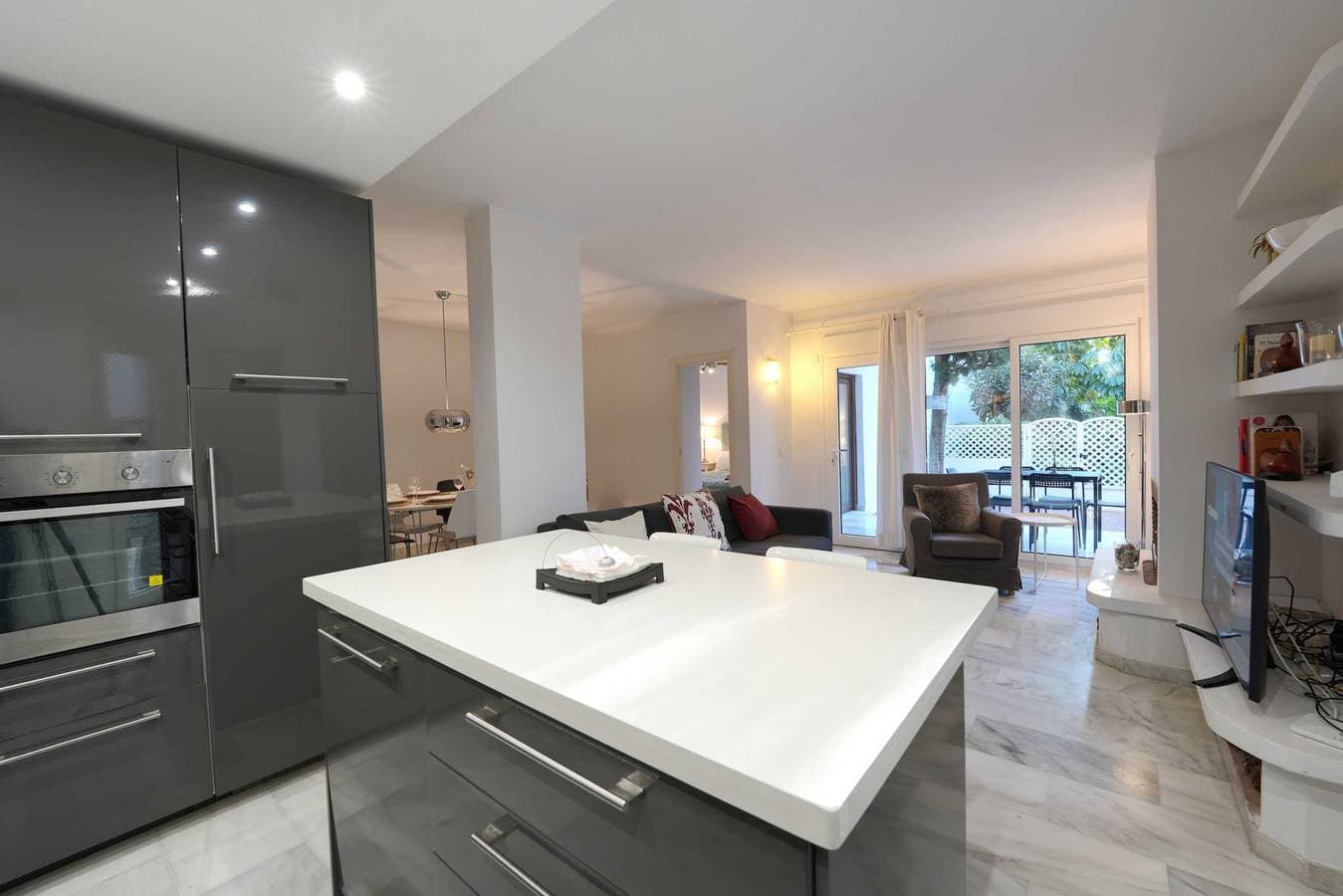 Foto 13 von 37: 2039 Cozy Beachfront Apartment on Golden Beach