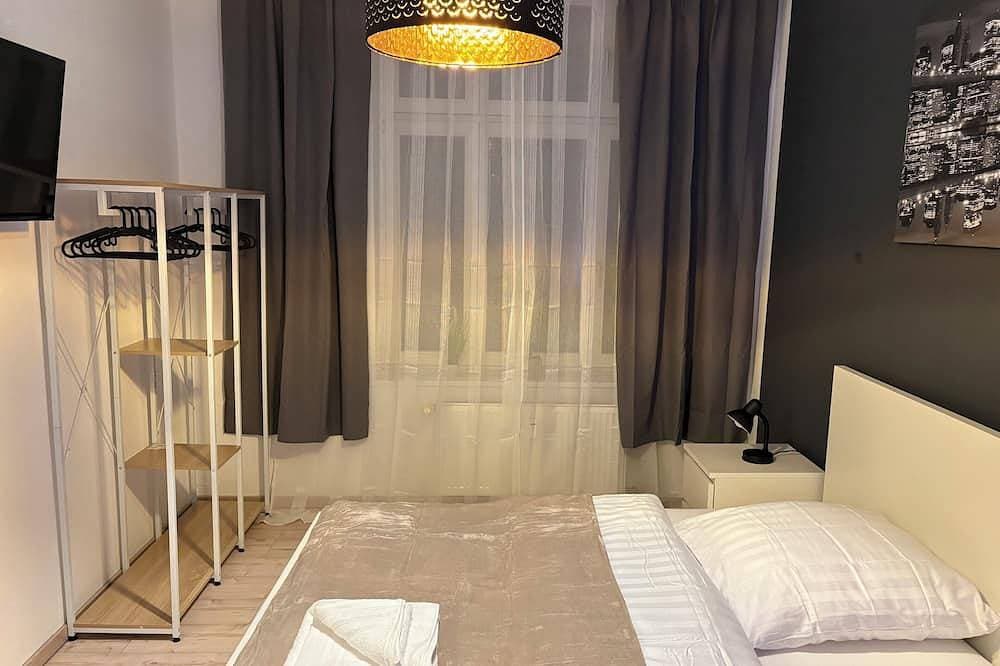 Foto 9 von 30: Modern eingerichtete 3 Zimmer Wohnung Blick auf den Park Balkon und Aufzug