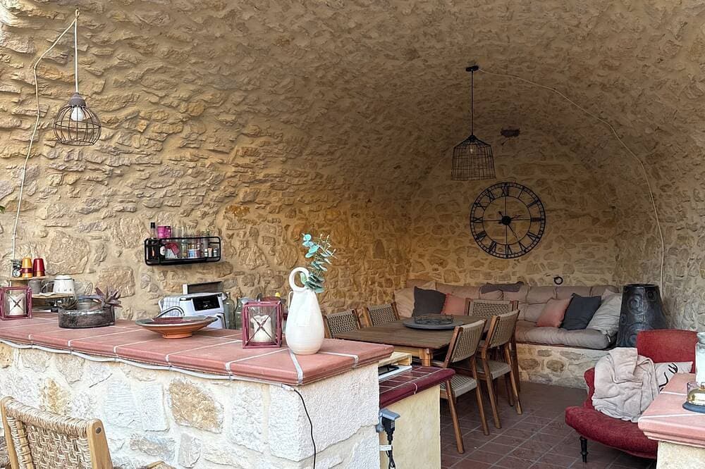 Foto 8 von 13: Village house at the gateway to Provence, Ardèche, Vaucluse & Gard