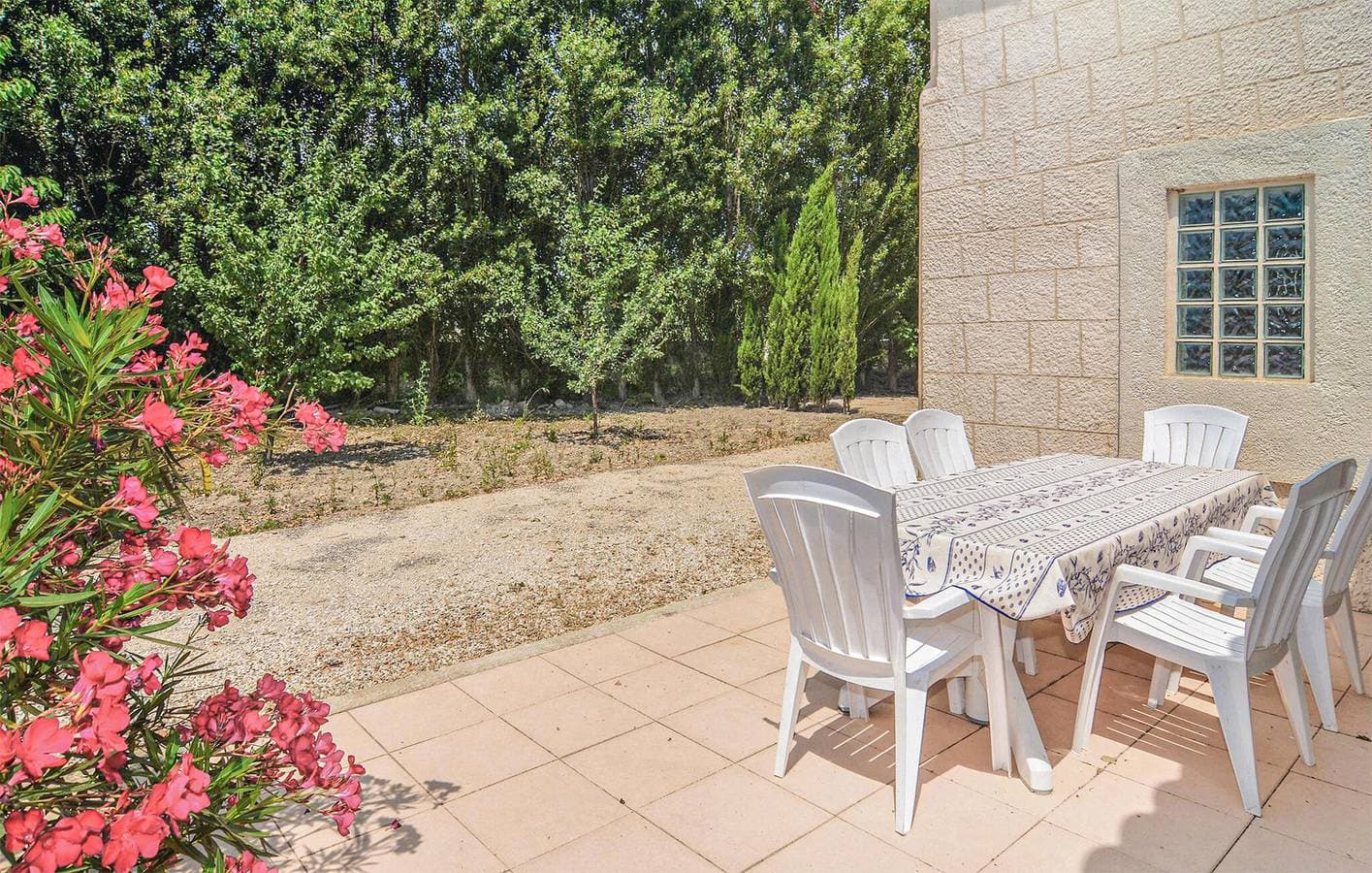 Foto 13 von 34: Gemütliche Wohnung mit Pool, Garten und Parkplatz in der Nähe von Rhone