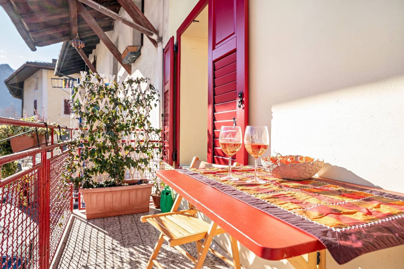 Foto 3 von 35: Ferienwohnung "Balconi Rossi Borgo Valsugana" mit Bergblick, 2 Balkonen und WLAN