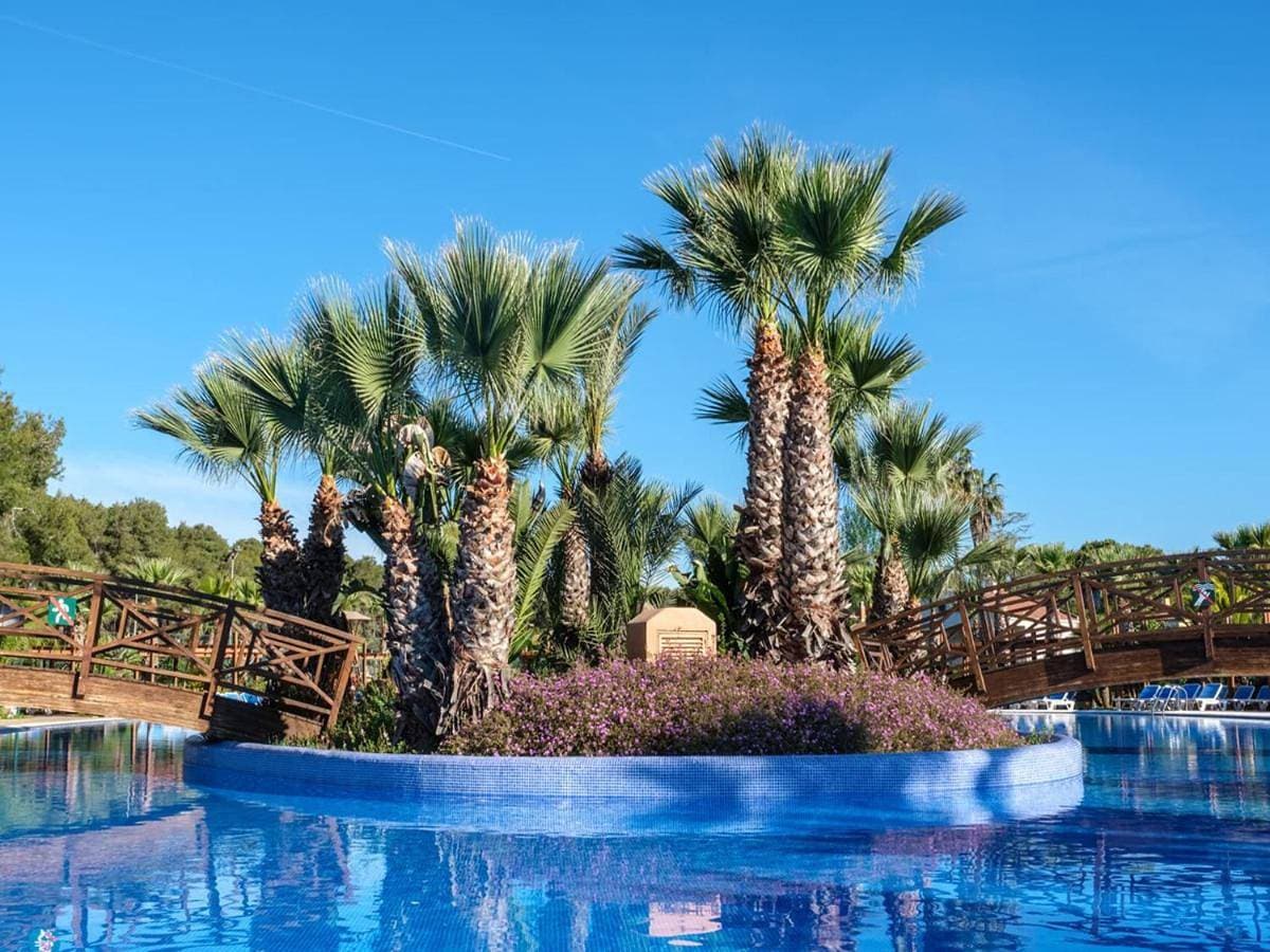 Beautiful wooden bungalow with shared pool 1