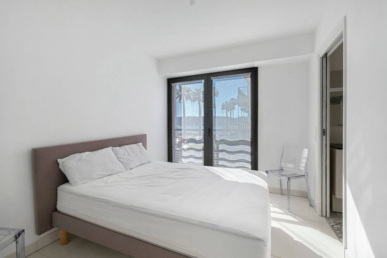 Foto 10 von 23: Juan les Pins Meeresfront – Neues 1-Zimmer-Apartment mit Meerblick, Terrasse, Garage
