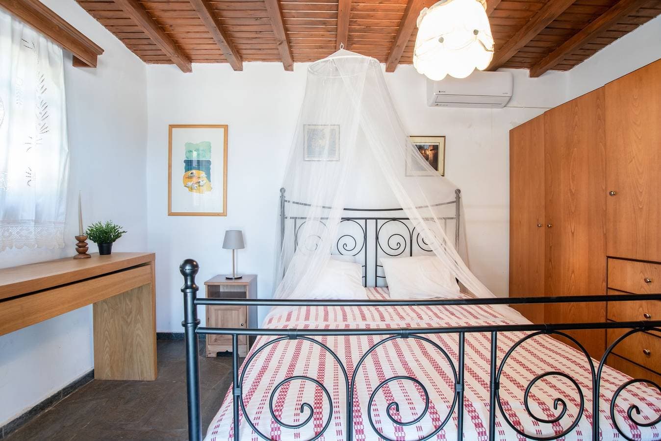 Foto 9 von 38: Black Sand Ferienhaus mit Meerblick und privater Terrasse