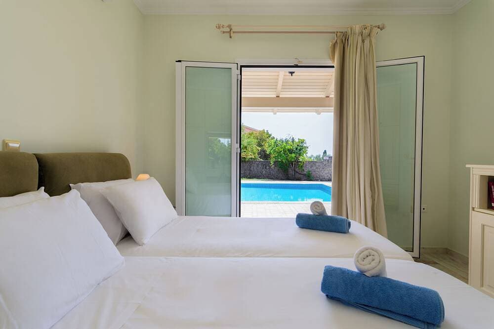 Foto 8 von 30: Private pool Villa Nefeli in Dassia Corfu