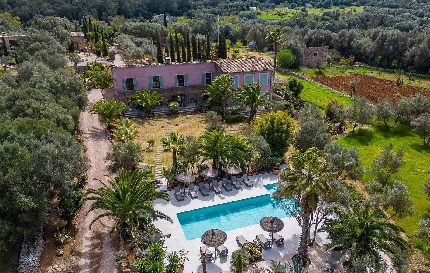 Foto 9 von 42: Jornets Terrassenrückzug mit Pool und Grill
