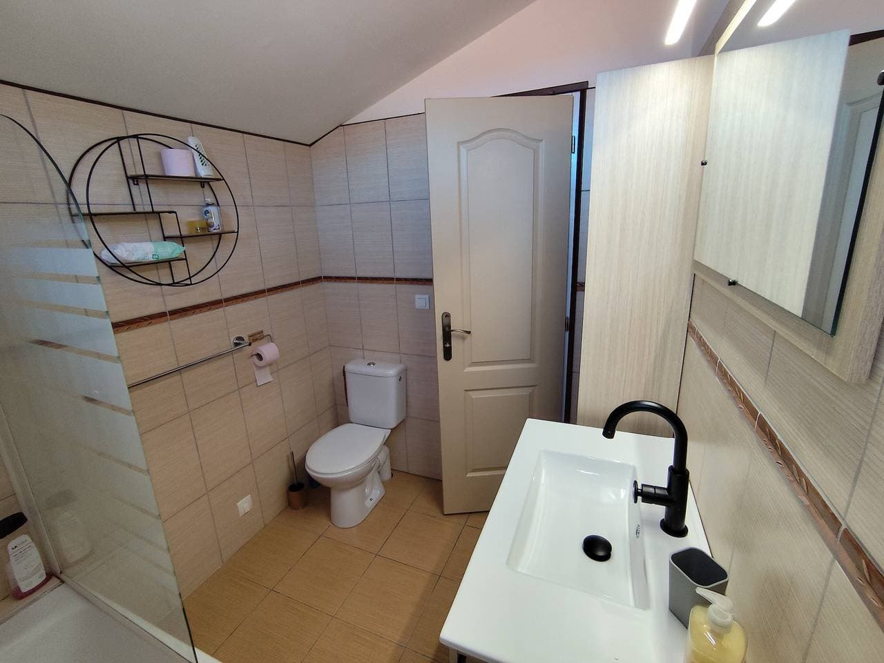 Foto 11 von 17: Ferienwohnung 'La Salamandre' mit Bergblick, WLAN und Klimaanlage