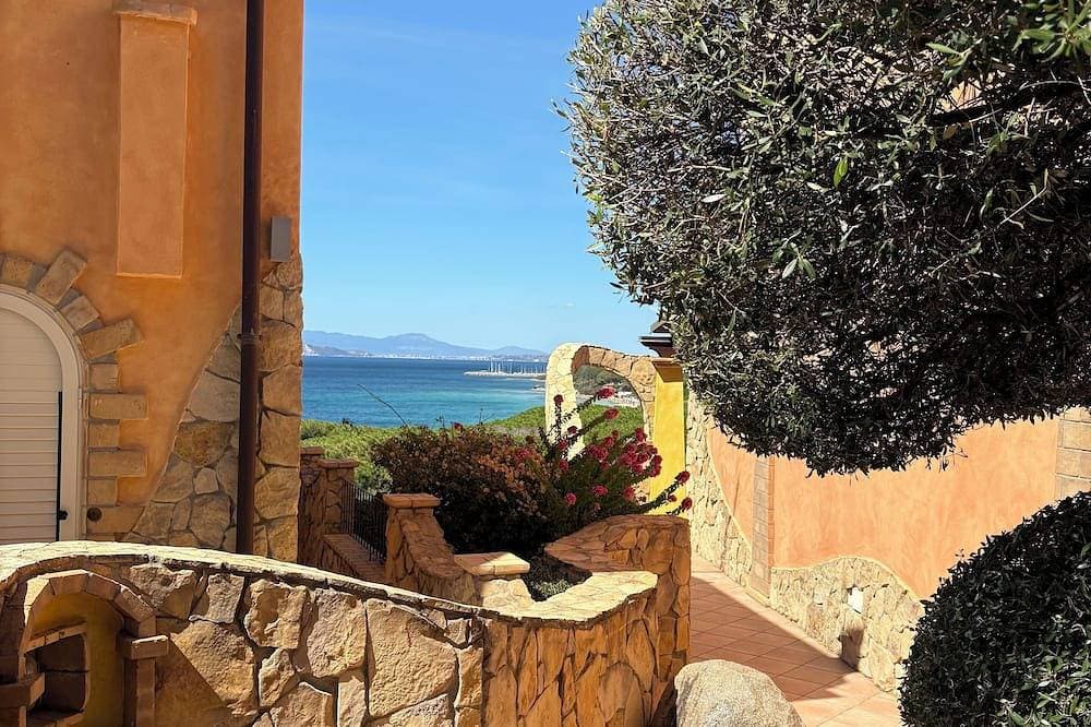 Foto 13 von 30: Atemberaubende neue Villa mit privatem Pool und Meerblick