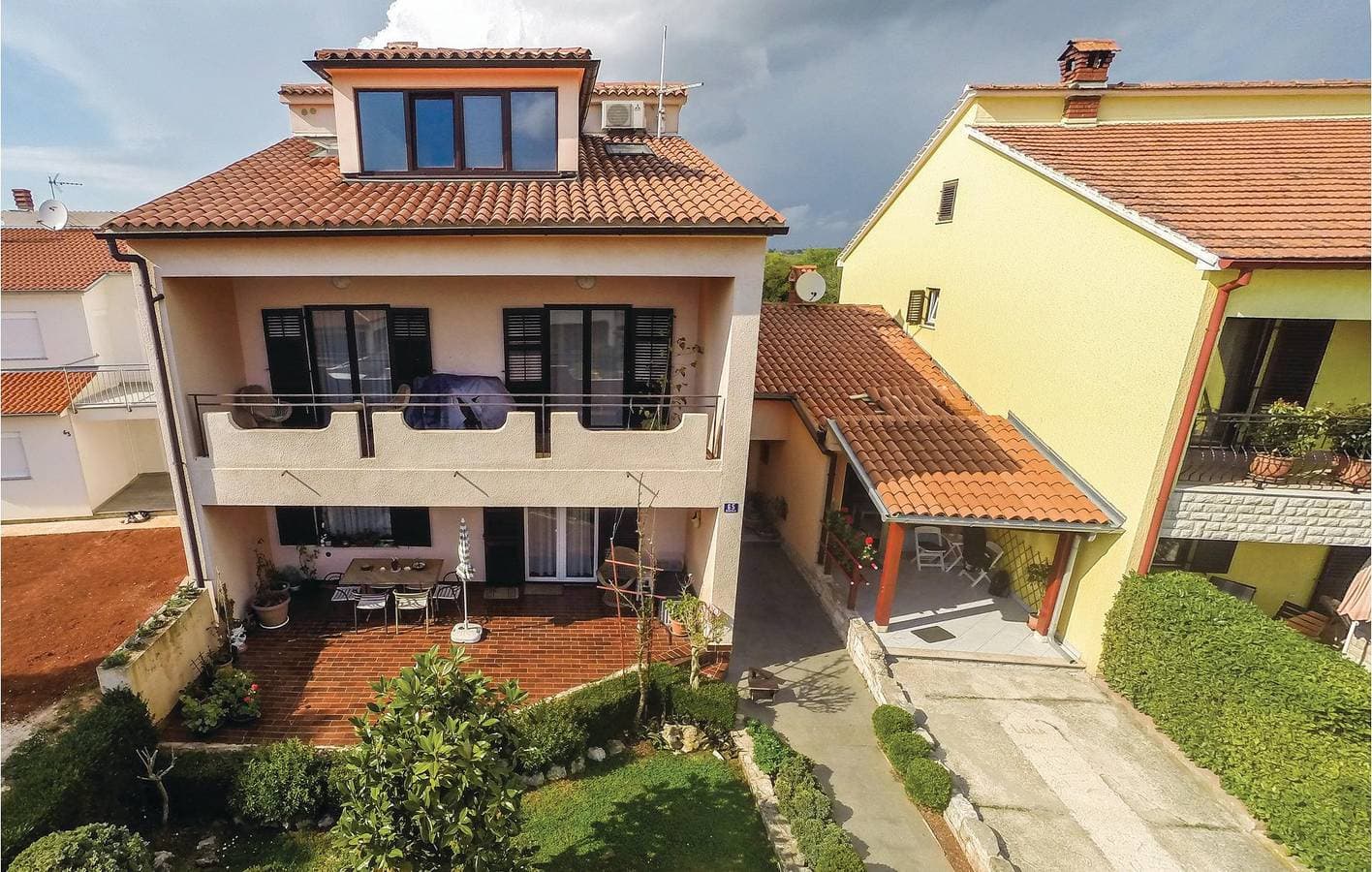 Foto 2 von 25: Komfortable Unterkunft, 2,5 km von der Küste entfernt: WLAN, Klimaanlage, Terrasse und Parkplatz!